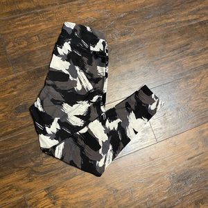 LulaRoe Traditional Fit OS Leggings